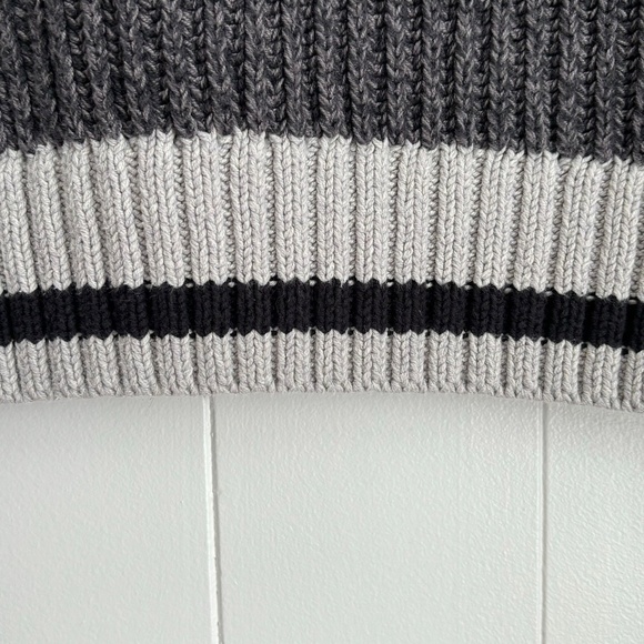 Roots grey cabin crew neck pullover sweater size small EUC - Picture 8 of 14